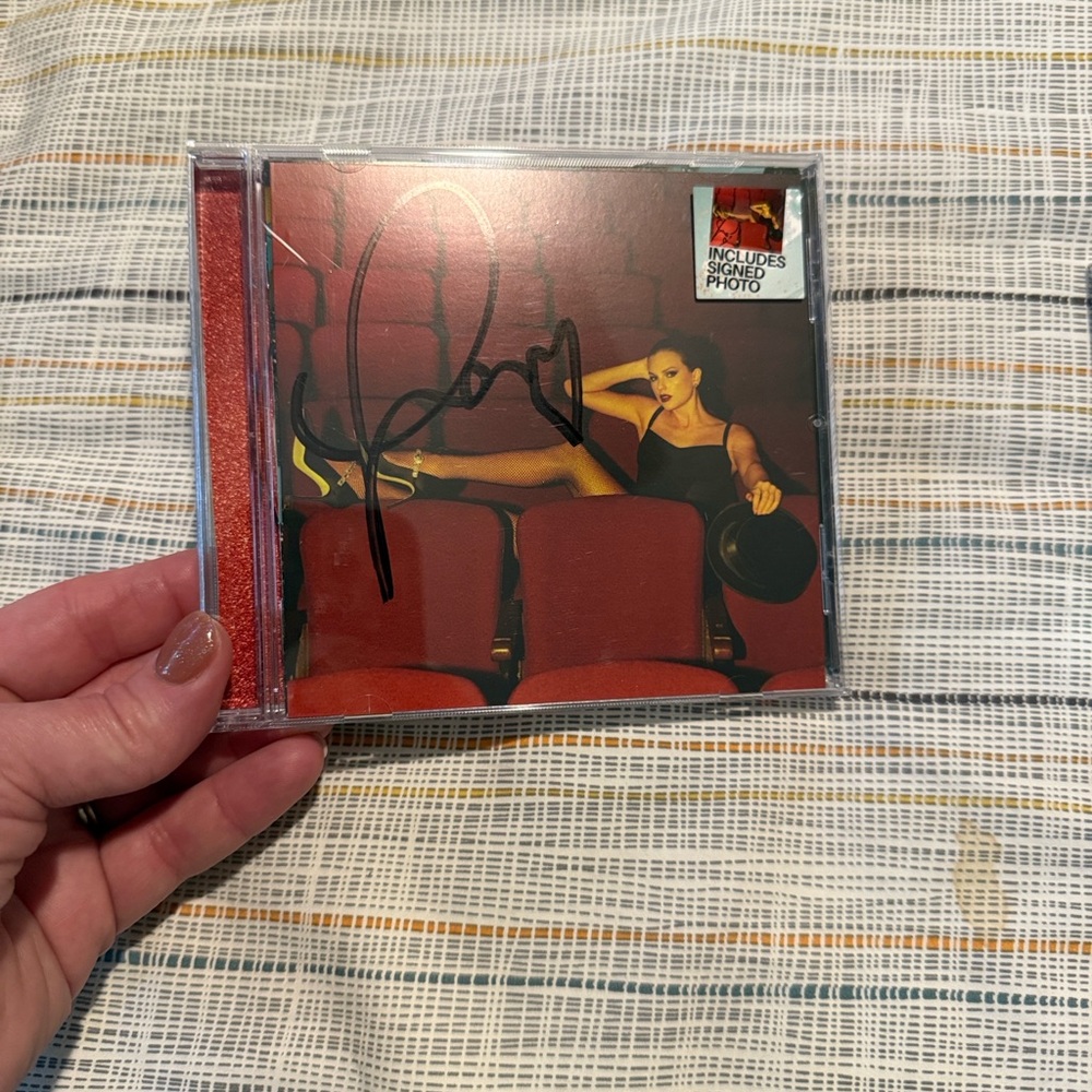 Taylor Swift The Life of a Showgirl CD + Hand Signed Photo #4